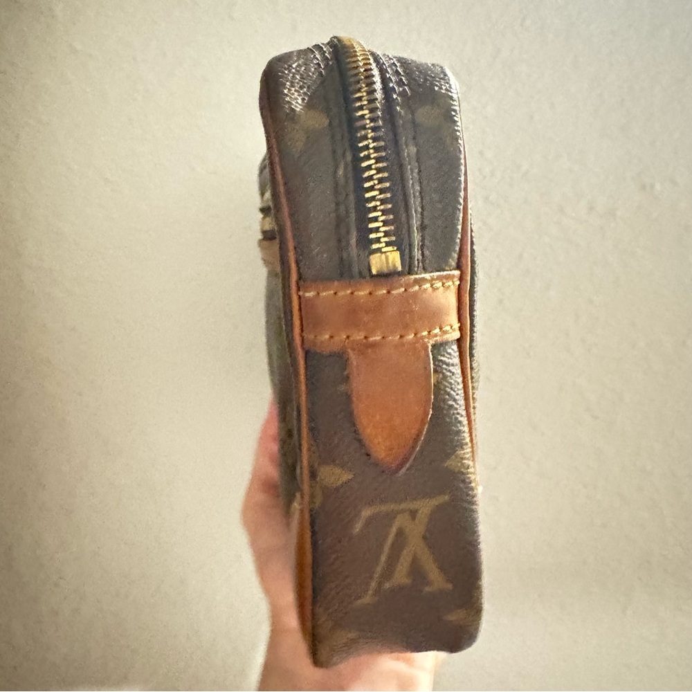 ๐ SOLD ๐ LOUIS VUITTON
Marly Dragonne GM
Monogram Clutch /Handbag - Picture 15 of 15